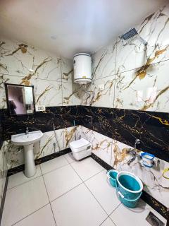 Avalok Homestay srinagar - Srinagar - 9