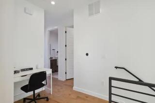 Bright & Airy 3BR - Perfect Location and Balcony - Austin - 5