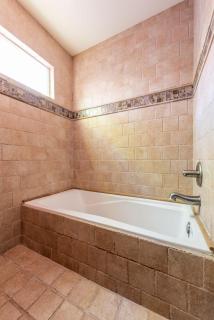 4BR Hyde Park Oasis with Pool Jacuzzi Cabana - Austin - 3