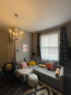 Victorian red-brick home in picturesque market town - - 5