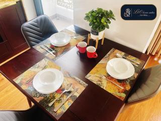 Home suites -Natural light -Projector -Spacious - 2BR incenter - 2