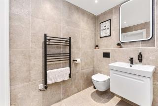 JD Apartments - Urban Retreat with Patio - Croydon - 7