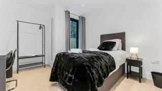 JD Apartments - Urban Retreat with Patio - Croydon - 3
