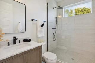 Bright & Airy 3BR - Perfect Location and Balcony - 3