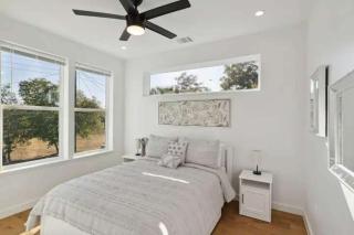 Bright & Airy 3BR - Perfect Location and Balcony - Austin - 2