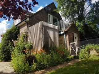 Browhill Loft - contemporary, handcrafted studio - Danehill - 5