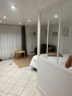appart studio RDC de maison avec extérieur proche Reims - Tinqueux - 2