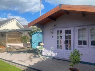 Little Pink Cabin - 5