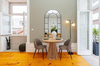 Loft with private balcony and a classic ceiling - Porto - 9