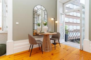 Loft with private balcony and a classic ceiling - Porto - 2
