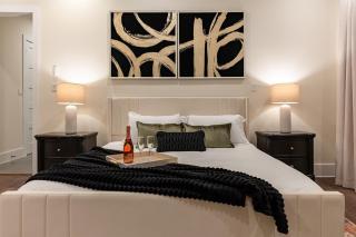 Modern Luxury 4BR HTX Home with Garage & Rooftop - 1