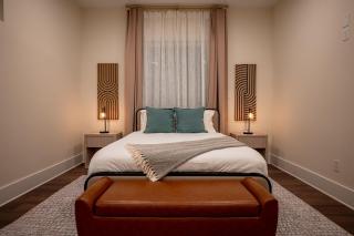 Modern Luxury 4BR HTX Home with Garage & Rooftop - 0