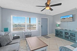 2BR Retreat with Pool, Near Beach and The Hangout - 8