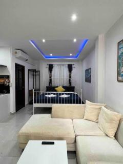 Charming Villa Suite with Cozy Terrace near Beach - Patong - 9