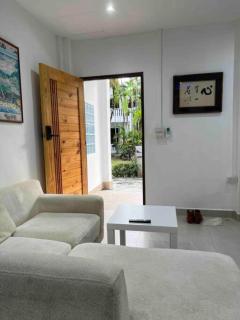 Charming Villa Suite with Cozy Terrace near Beach - Patong - 4