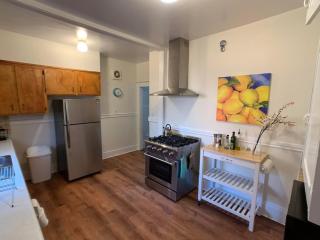 Spacious South Berkeley Apartment with Parking - Berkeley - 7