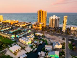 Cozy Girls Summer Getaway! Bungalow w Private Beach! - Gulf Shores - 8