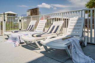 Cozy Girls Summer Getaway! Bungalow w Private Beach! - Gulf Shores - 6
