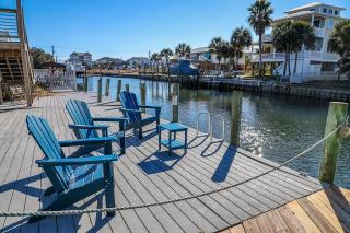 Waterfront Home, Short Walk to Beach, Deck/Balcony - Navarre - 0