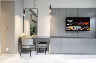 Cozy Studio Steps from Dubai Mall & Burj Khalifa - 3