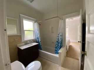 Spacious South Berkeley Apartment with Parking - Berkeley - 9