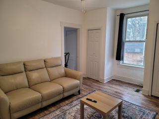 Two-Bedroom Home 25 min to NYC Free parking-UNIT-1 - 6