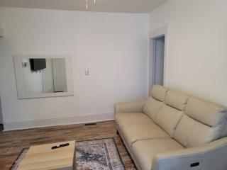 Two-Bedroom Home 25 min to NYC Free parking-UNIT-1 - 5