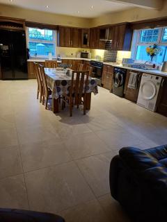 Peartree Cottage - - 7