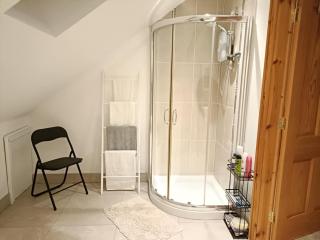 Peartree Cottage - - 3