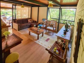 Cabana em terreno amplo, pet friendly - Campos do Jordão - 7