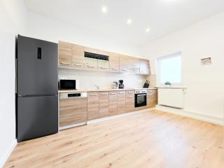 RAJ Living - 5 Room Attic Apartment - 3 Bathrooms- Citycenter - 25 Min to Messe DUS - Krefeld - 8