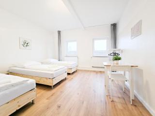 RAJ Living - 5 Room Attic Apartment - 3 Bathrooms- Citycenter - 25 Min to Messe DUS - Krefeld - 4