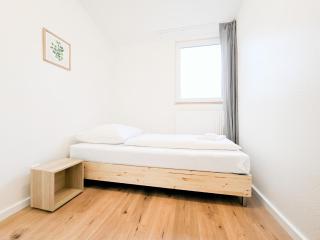RAJ Living - 5 Room Attic Apartment - 3 Bathrooms- Citycenter - 25 Min to Messe DUS - Krefeld - 3