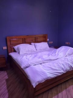Royal lodge - - 7