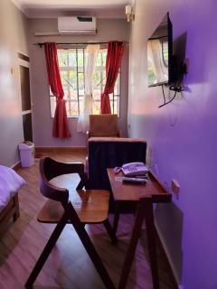 Royal lodge - - 3