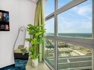 Luxurious 2BR Stay Marina View - 3