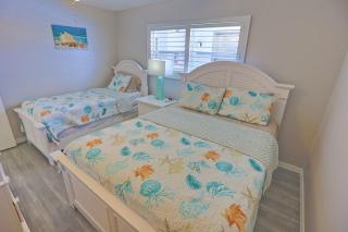 Updated Condo with Pool, Walk to Crescent Beach & Restaurants! - Sarasota - 4