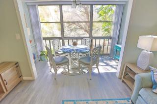 Updated Condo with Pool, Walk to Crescent Beach & Restaurants! - Sarasota - 3