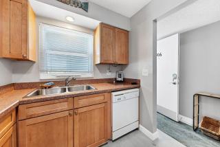 2 bed 2 bath centrally located on Siesta Key - 8