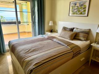 Stylish Apartment with Panoramic Sea View & Large Terrace! - 9