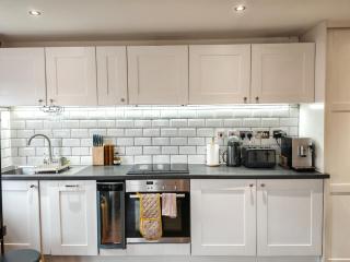 Riverside Retreat Leeds City Location Modern Townhouse & Free Parking - 2