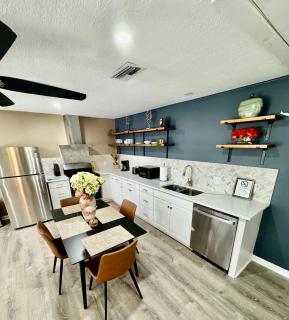 Private 2 bedroom duplex - 9