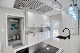 Modern 3BR Beach House With Private Pool and BBQ - Pompano Beach - 3