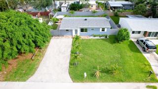 Modern 3BR Beach House With Private Pool and BBQ - 1