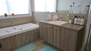 Immaculate Comfy Retreat with King Bed n WIR - Great Ocean Road Stopover - Wyndham Vale - 6