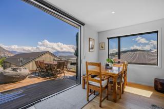 Peak Retreat - Wanaka Holiday Home - 6