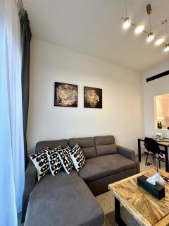 Stylish 1BR Apartment with Balcony & Cityscape Views in Binghatti Heights - 5