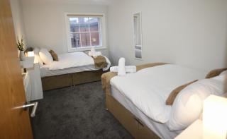 Spacious Liverpool Getaway - Modern 2-Bed Sleeps 10, Perfect for Groups & Families - Liverpool - 7