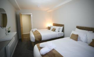 Spacious Liverpool Getaway - Modern 2-Bed Sleeps 10, Perfect for Groups & Families - Liverpool - 4