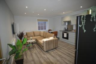 Spacious Liverpool Getaway - Modern 2-Bed Sleeps 10, Perfect for Groups & Families - Liverpool - 1